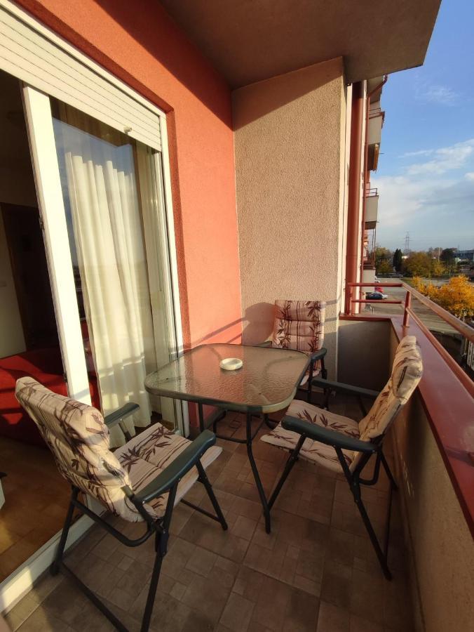 Апартаменты Apartman Ana Градишка Экстерьер фото